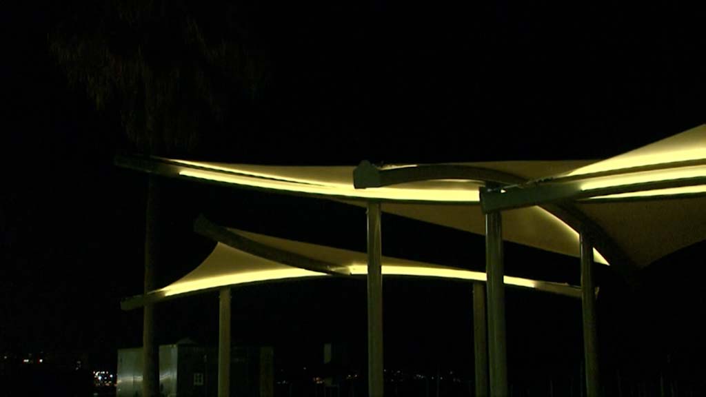 Lee más sobre el artículo Las nuevas pérgolas del paseo marítimo lucen también de noche