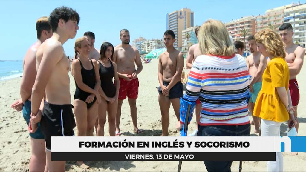 Lee más sobre el artículo Los alumnos del curso de socorrismo realizan simulacros en la playa