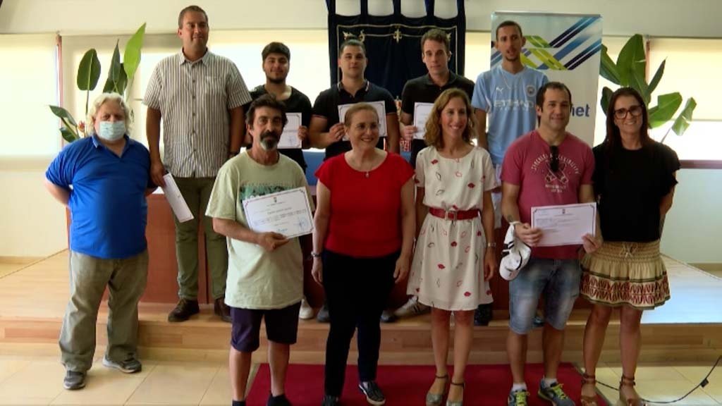 Lee más sobre el artículo La alcaldesa entrega diplomas a los alumnos de cursos de formación