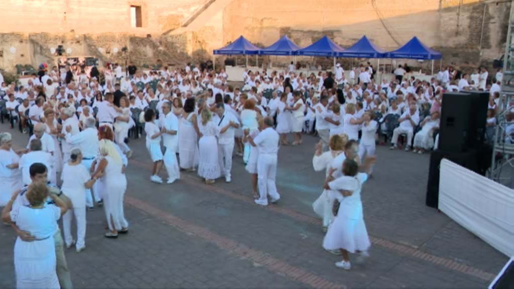 Lee más sobre el artículo Casi un millar de mayores participa en la Noche en Blanco del Castillo