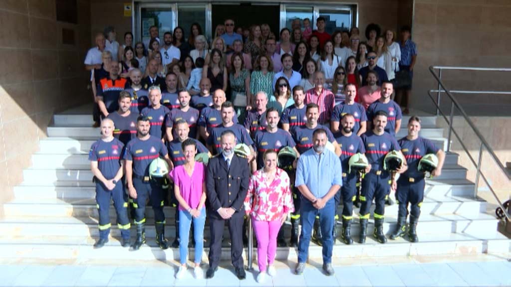 Lee más sobre el artículo 8 nuevos bomberos toman posesión de sus cargos