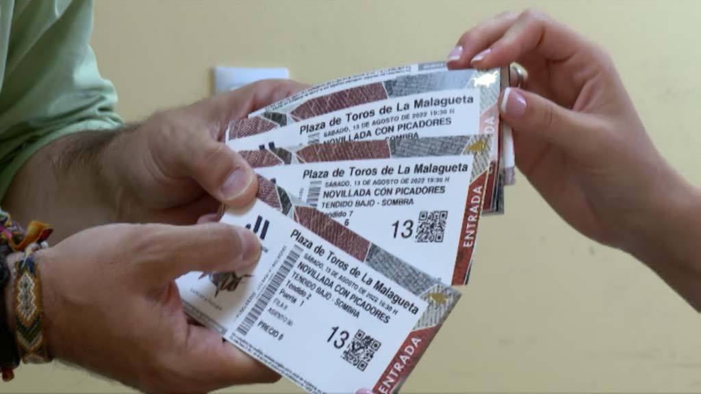 Lee más sobre el artículo La Diputación de Málaga ofrece entradas gratuitas a los mayores de Fuengirola para acudir a los toros de la Feria de Málaga.