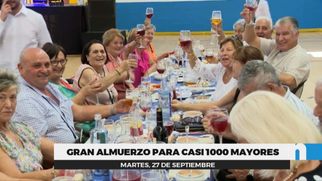 Lee más sobre el artículo Casi un millar de personas han asistido al almuerzo gratuito que el Ayuntamiento ha organizado para los jubilados con motivo de la feria.