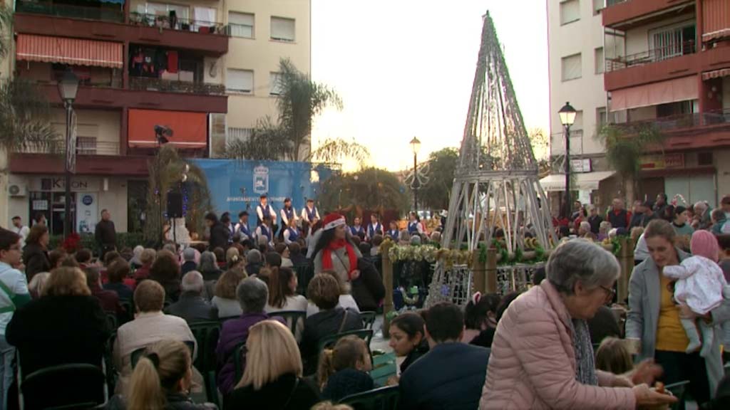 Lee más sobre el artículo El barrio de Guadebro da la bienvenida a la Navidad con una fiesta