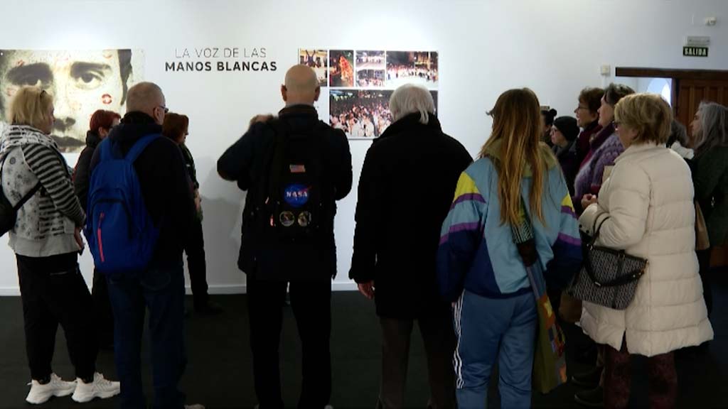 Lee más sobre el artículo 2.600 personas visitan la muestra “La Voz de las Manos Blancas”