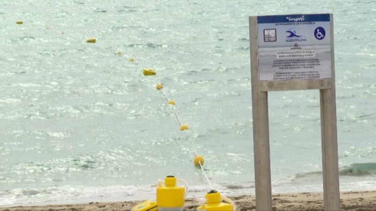 El Ayuntamiento instala un dispositivo acústico en la playa de Las Gaviotas para personas invidentes