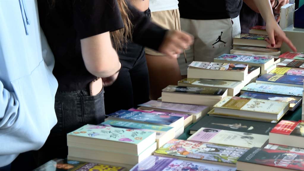 Lee más sobre el artículo El IES Las Salinas celebra su Semana Cultural y la Feria del Libro