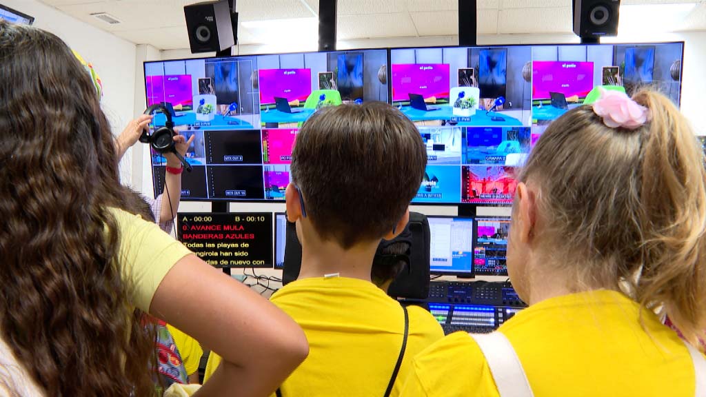 Lee más sobre el artículo Los alumnos de 4º del Colegio Valdelecrín visitan FTV