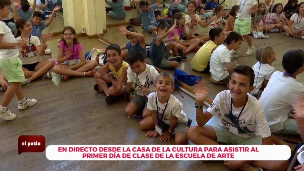 Lee más sobre el artículo Asistimos al primer día de la Escuela de Arte en la Casa de la Cultura