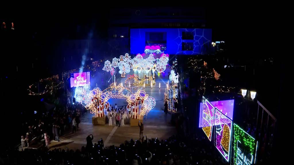 Lee más sobre el artículo Multitudinaria inauguración de la iluminación navideña de la ciudad