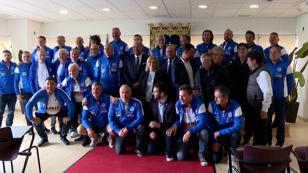Lee más sobre el artículo La alcaldesa recibe a la Selección de Eslovaquia de veteranos, encabezada por Antonín Panenka