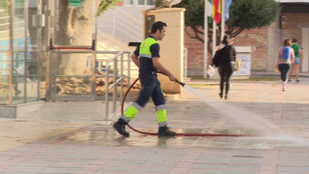 Lee más sobre el artículo Retoman los baldeos de calles con agua no potable