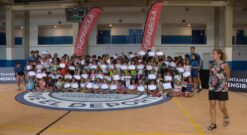 150 niños y niñas reciben sus diplomas tras participar en la Escuela Deportiva de julio