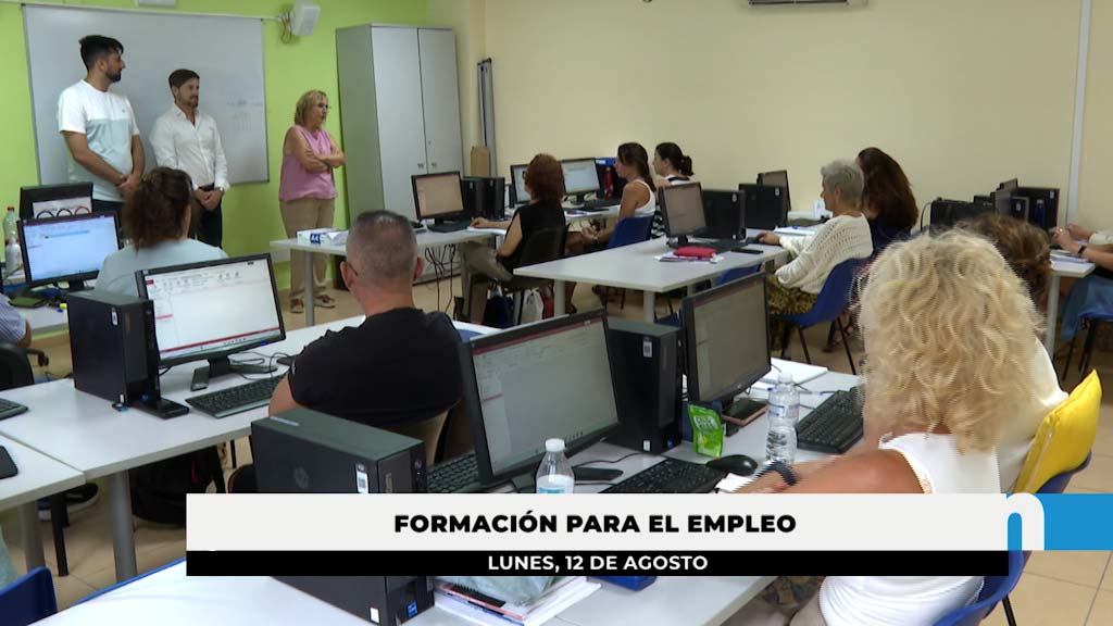 Lee más sobre el artículo La alcaldesa visita a los alumnos de los cursos de formación