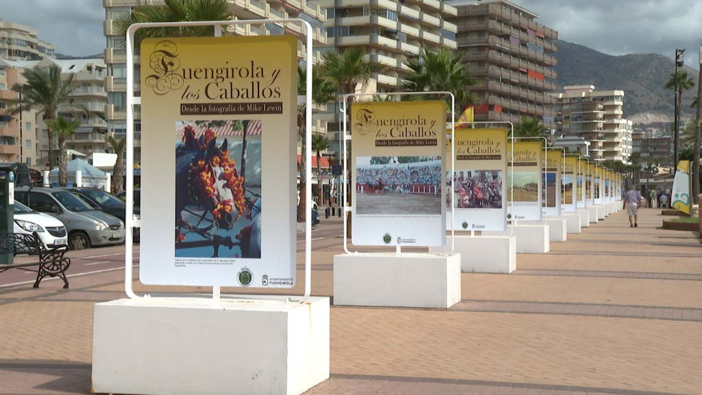 Lee más sobre el artículo Inaugurada la exposición “Fuengirola y los Caballos” en el Paseo Marítimo de Los Boliches