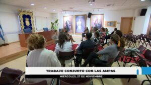 La alcaldesa preside la primera reunión del curso escolar con representantes de las AMPAS