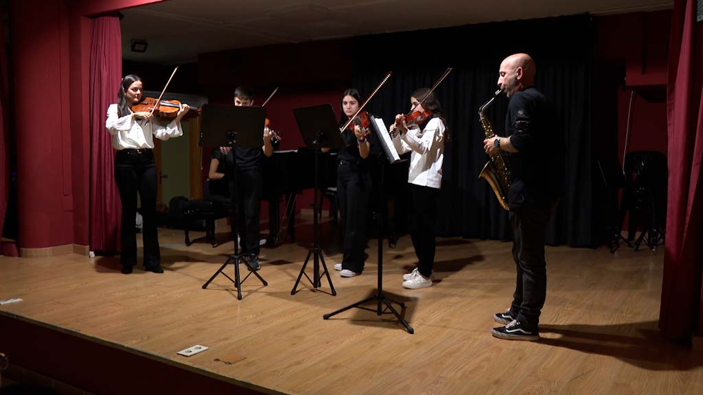 Lee más sobre el artículo Alumnos y profesores del Instituto Mercedes Labrador se unen por la música