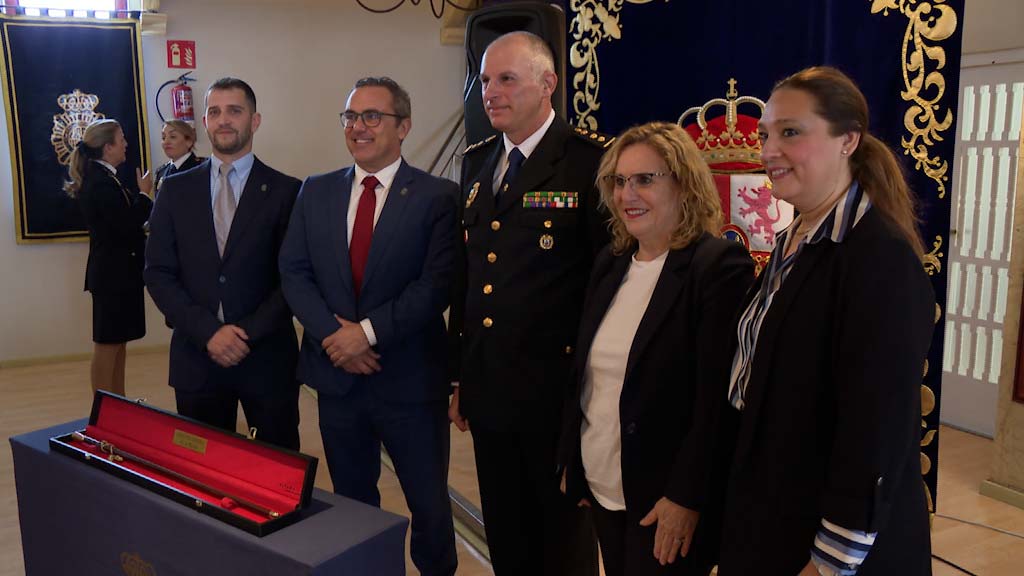 Lee más sobre el artículo Juan Cabas toma posesión como nuevo comisario de Fuengirola