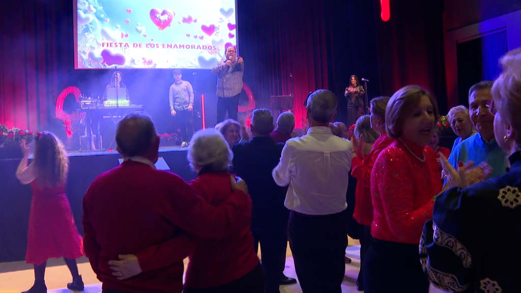 Lee más sobre el artículo Alrededor de 700 mayores celebran San Valentín en el Palacio de la Paz