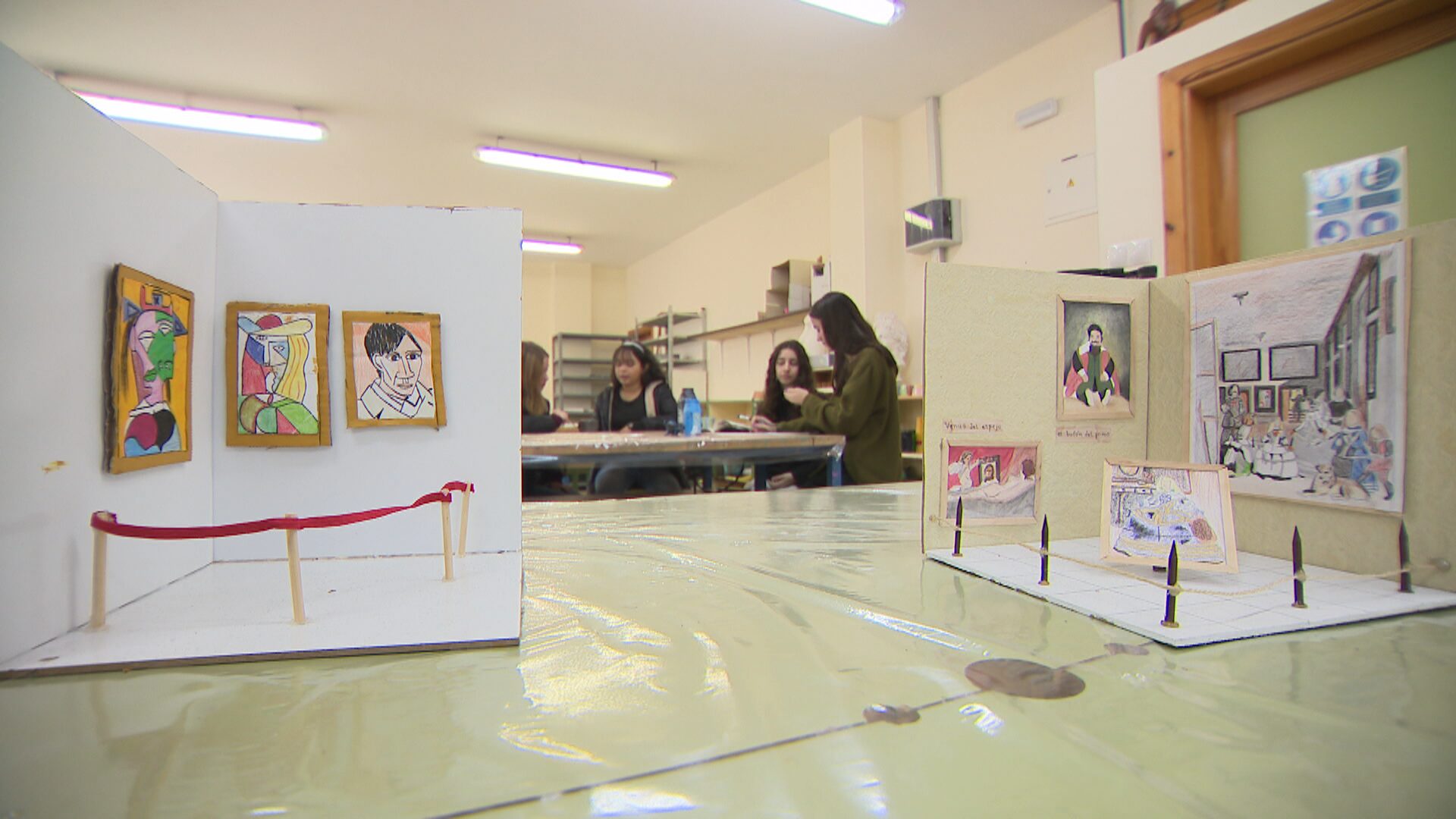 Lee más sobre el artículo Los alumnos del Instituto Mercedes Labrador han realizado miniaturas de algunas de las obras más famosas de la Historia del Arte