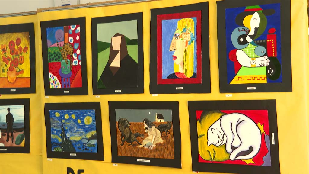 Lee más sobre el artículo El IES Mercedes Labrador expone los cuadros de los alumnos