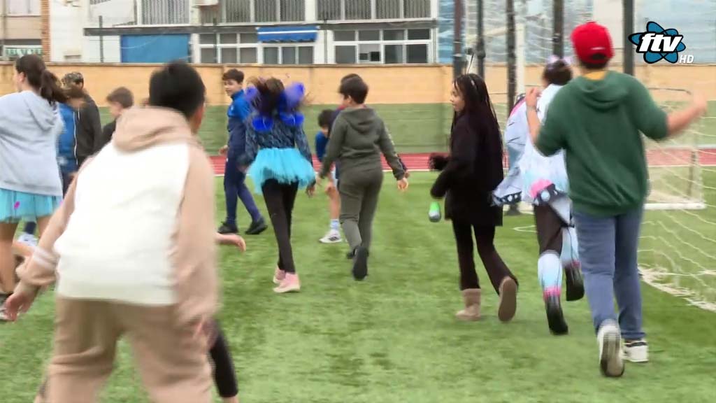 Lee más sobre el artículo 600 escolares participan en la Fiesta Escolar de Carnaval en el Elola