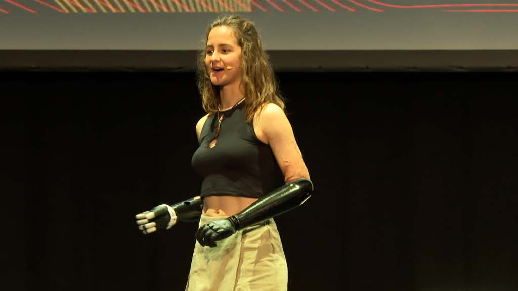 Lee más sobre el artículo 600 alumnos asisten a la charla ofrecida por Sarah Almagro en el Palacio de la Paz