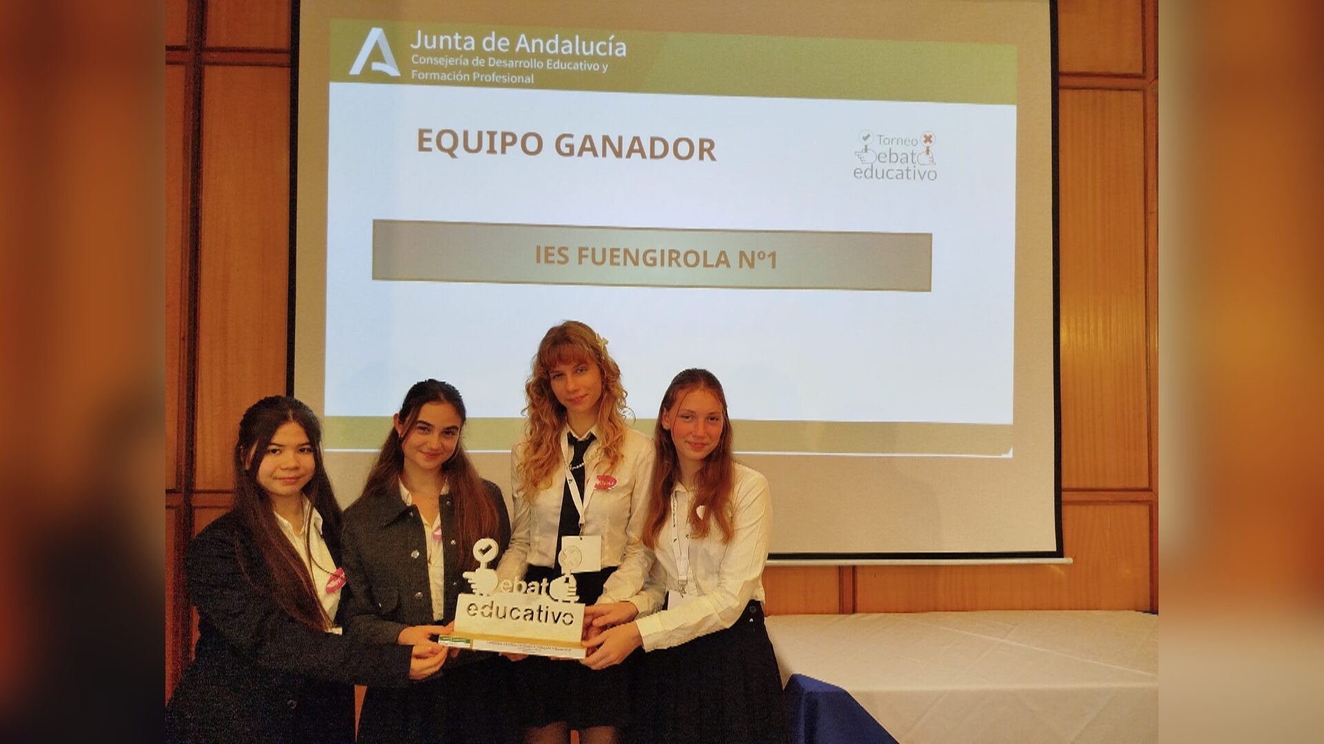 Lee más sobre el artículo Cuatro alumnas del Instituto IES Número 1 ganan el Torneo de Debate Provincial “Habla bien, habla andaluz”