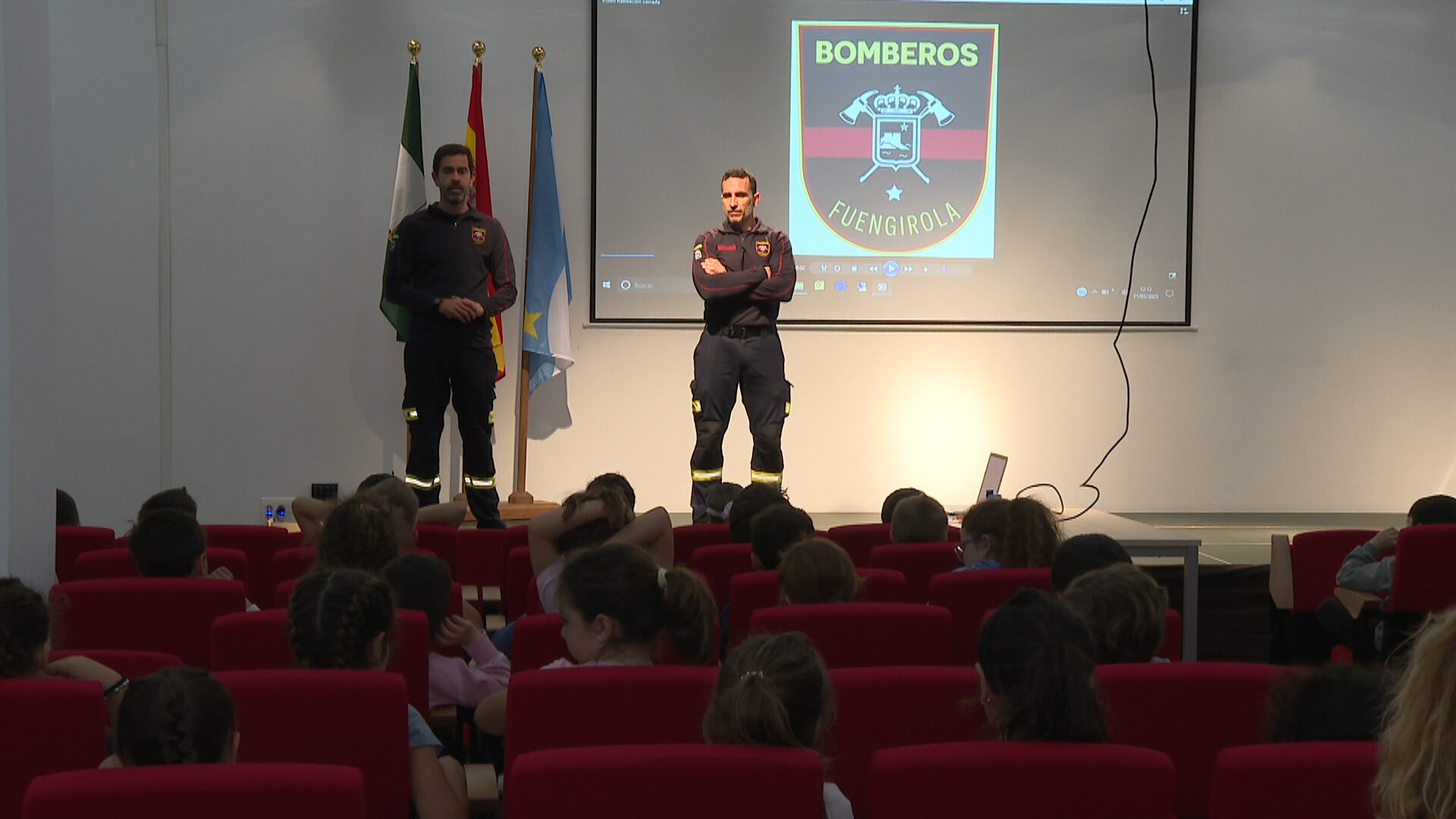 Lee más sobre el artículo Vuelven a los centros educativos de la ciudad las charlas del Servicio de Bomberos en la Semana de la Prevención