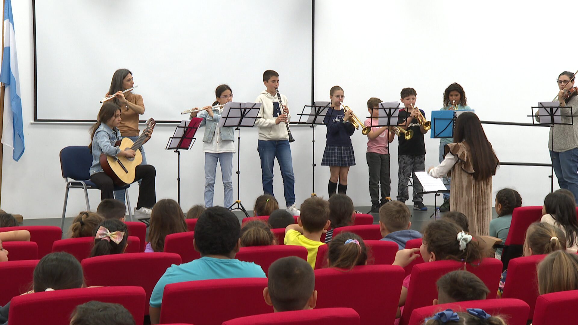 Lee más sobre el artículo Los alumnos del Conservatorio Profesional de Música Costa del Sol tocan para sus compañeros de clase