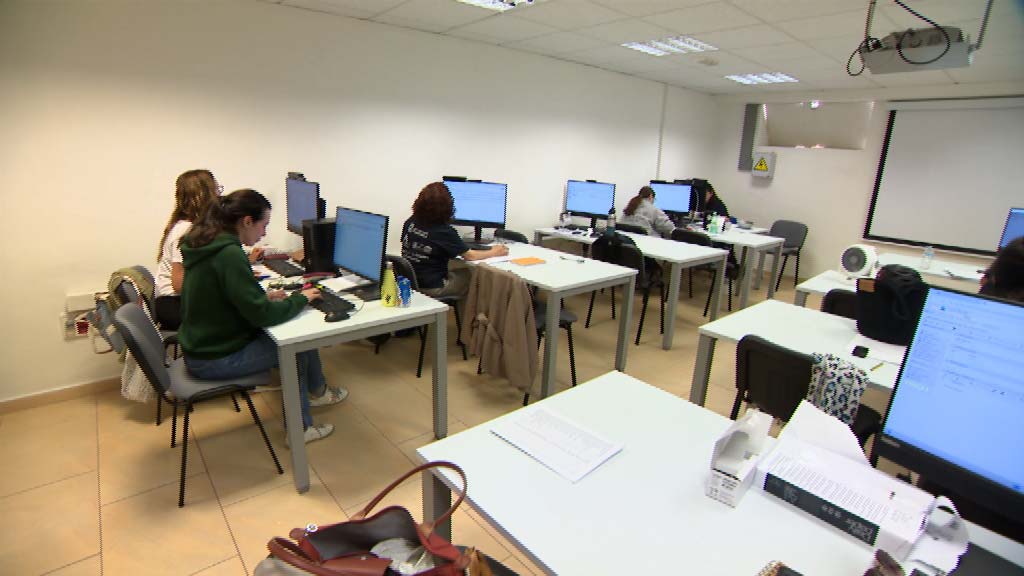 Lee más sobre el artículo Alumnos de ‘Actividades Administrativas en Relación con el Cliente’ informan sobre el calendario fiscal