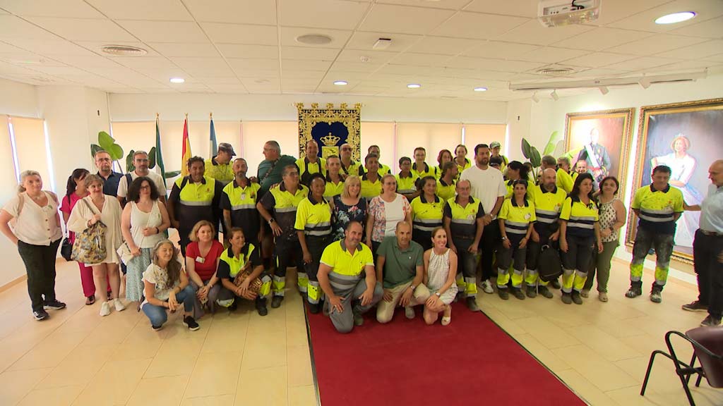 Lee más sobre el artículo La alcaldesa recibe al medio centenar de trabajadores del plan de empleo Andalucía Activa