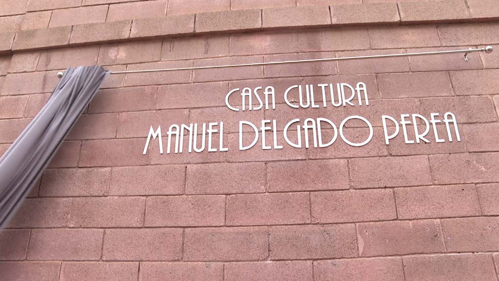 Lee más sobre el artículo La Casa de la Cultura ya luce el nombre de Manuel Delgado Perea