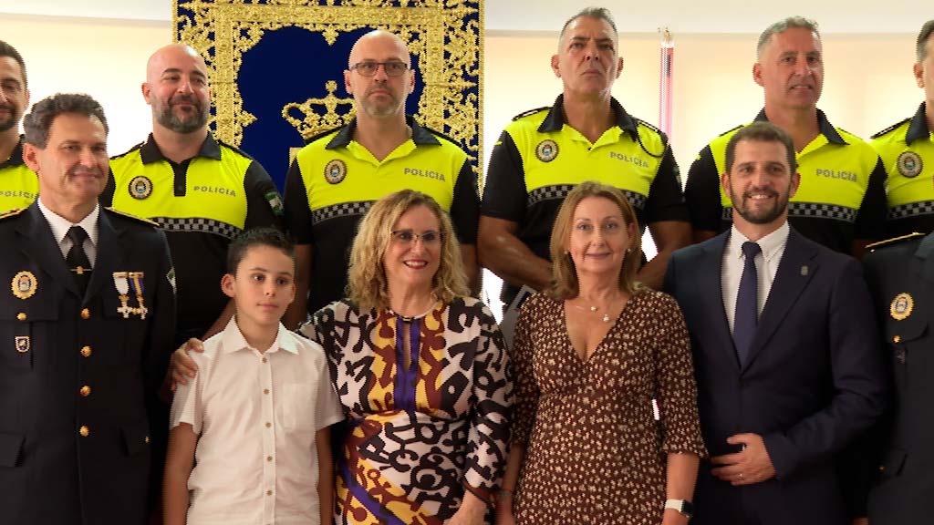 Lee más sobre el artículo Policía Local entrega 17 condecoraciones y 10 distinciones el día de su Patrón
