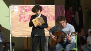 Los alumnos del Instituto Las Salinas celebran el Día del Flamenco