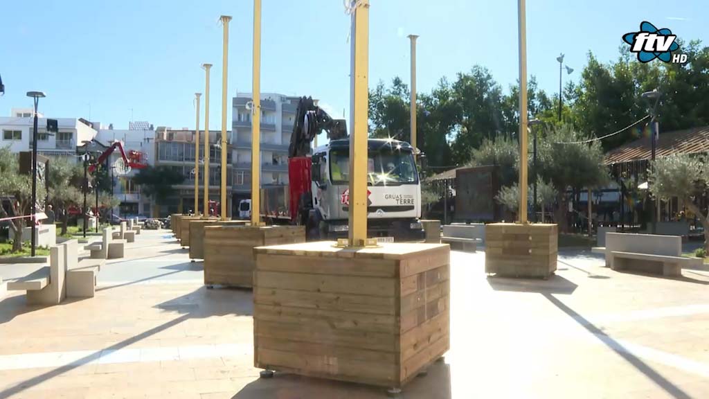 Lee más sobre el artículo El Ayuntamiento ultima la colocación de la iluminación navideña en la Plaza de España