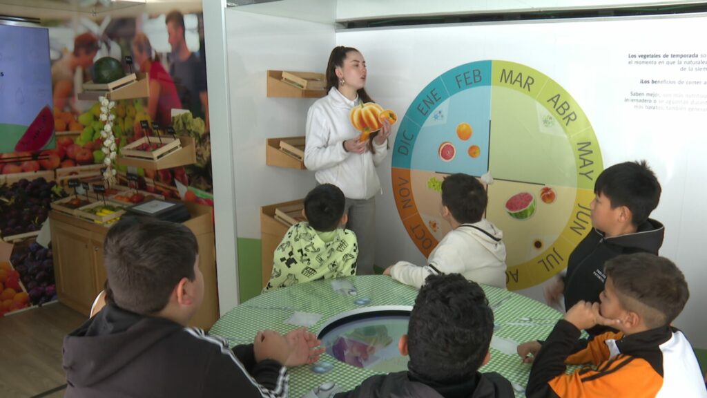El Frutibús ha visitado a los escolares de Fuengirola
