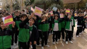 Más de 350 escolares participan en el acto escolar del Día de la Constitución