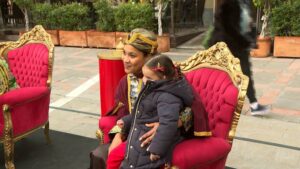 La Plaza de los Reyes Católicos acoge la recepción de los pajes reales