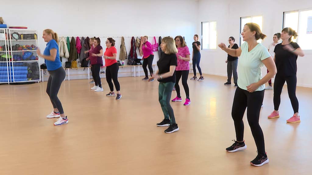 Lee más sobre el artículo La alcaldesa visita las escuelas deportivas del Elola