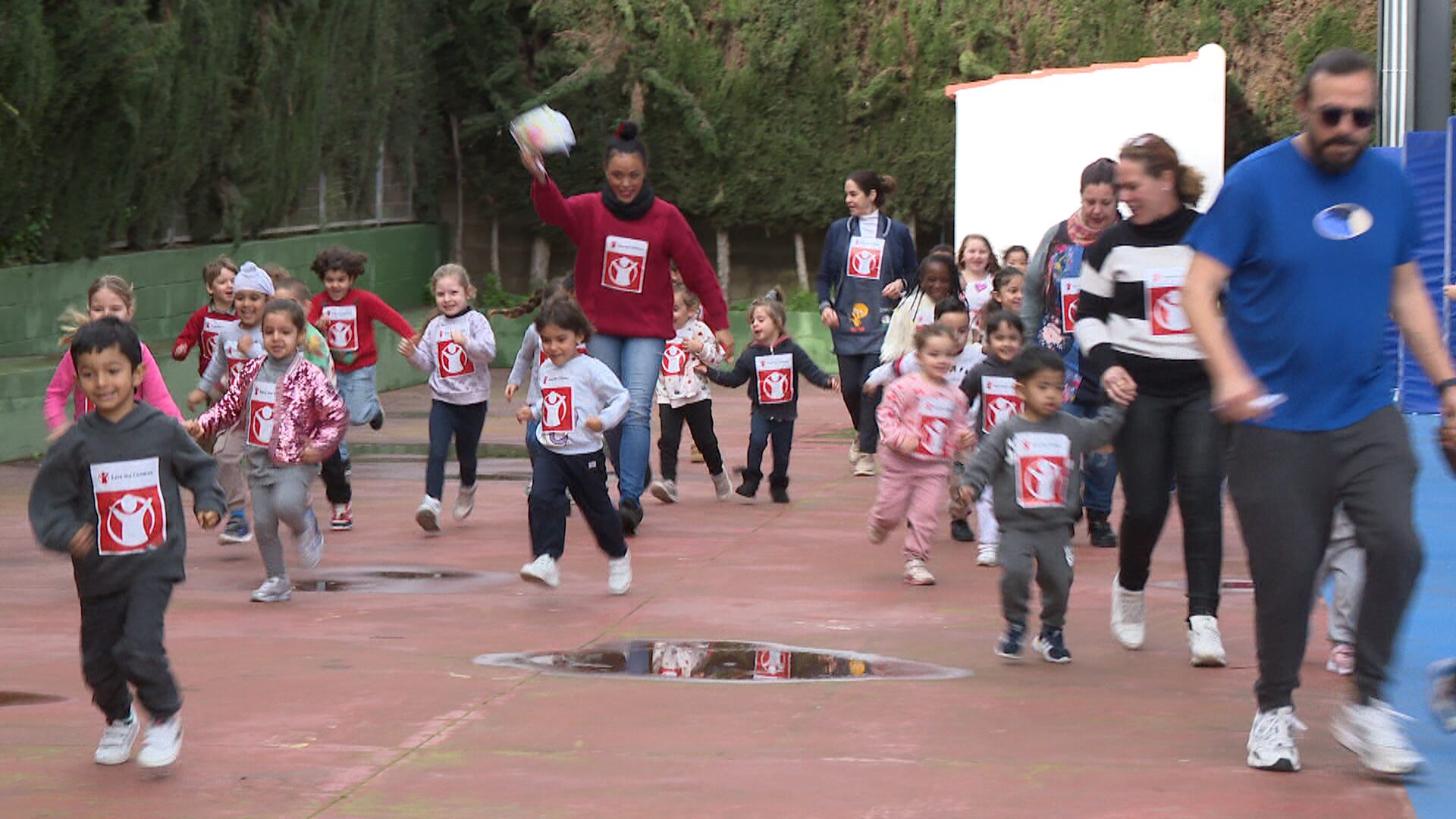 Lee más sobre el artículo El colegio Azahar celebra una carrera solidaria a favor de Save the Children