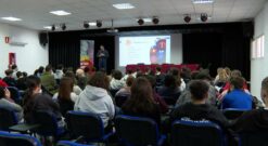 Alumnos del IES Ramón y Cajal participan en una charla sobre seguridad en redes sociales