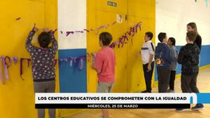 400 alumnos participan en una gymkana sobre la igualdad