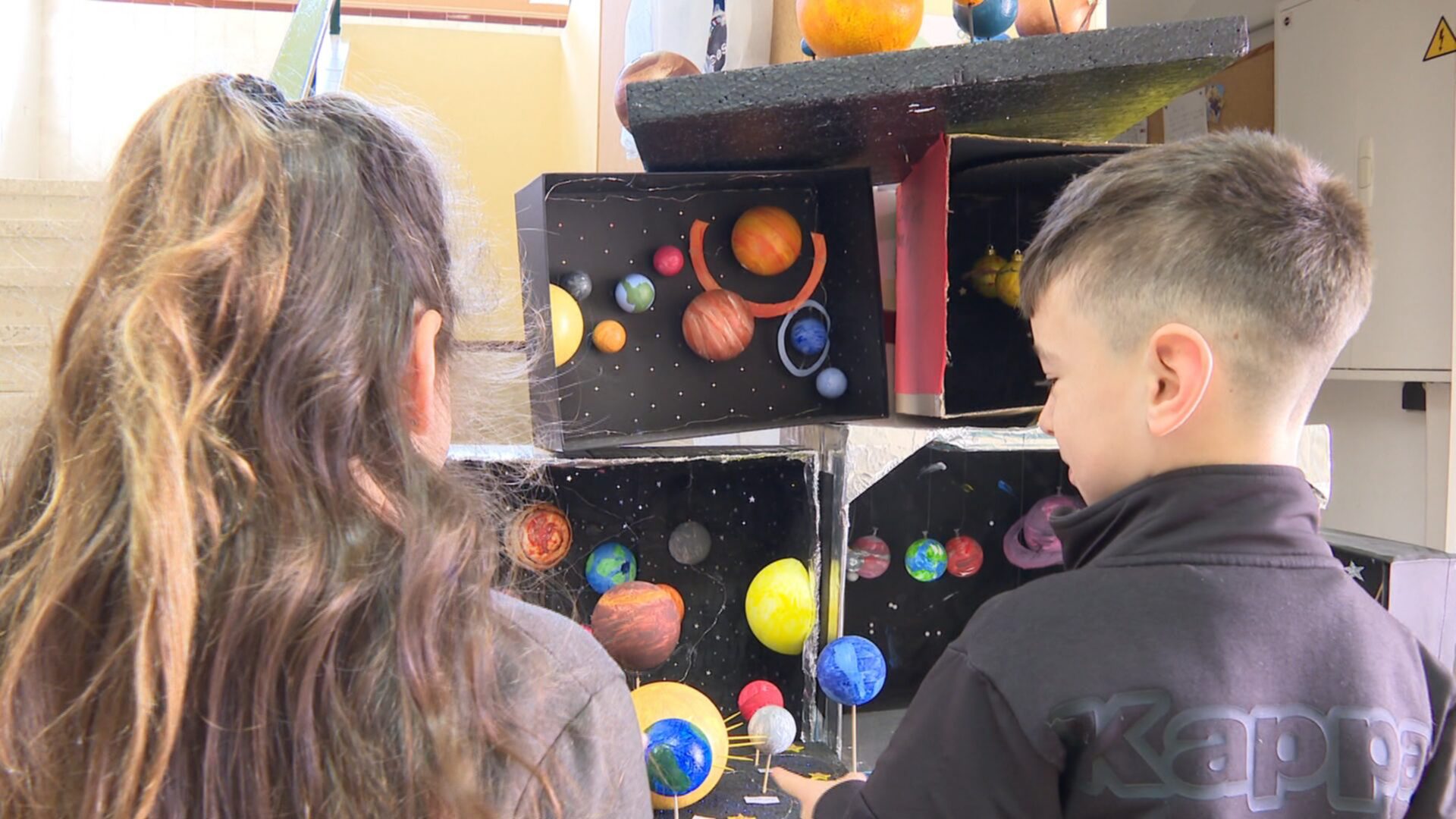 Lee más sobre el artículo El alumnado del colegio Los Boliches viaja al espacio sin salir de las aulas