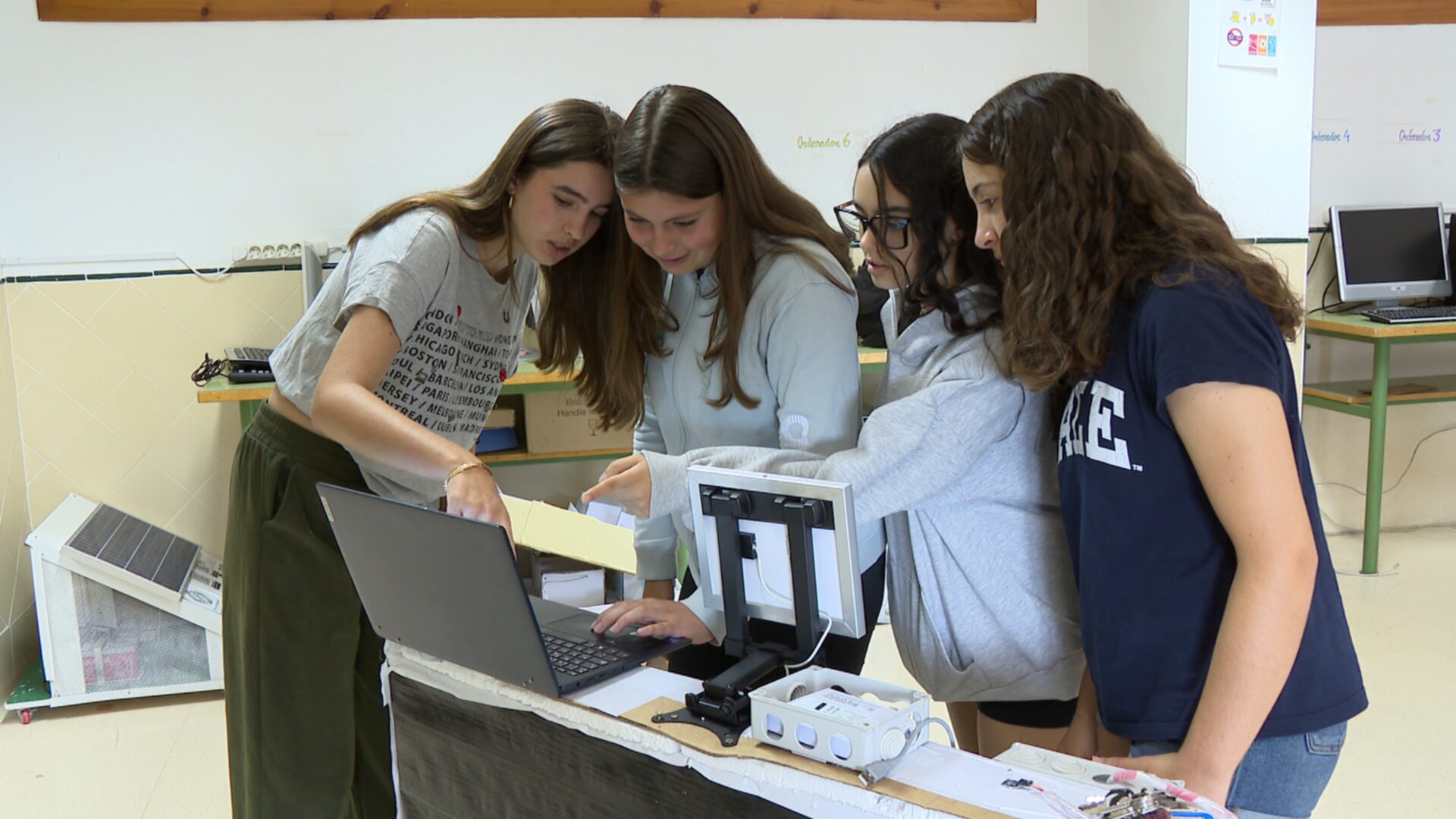 Lee más sobre el artículo Nuevos proyectos tecnológicos de las alumnas del IES Las Salinas